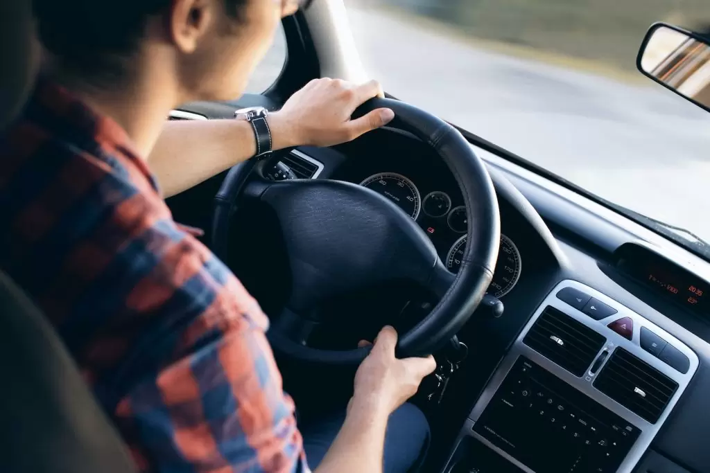 Les avantages et les inconvénients de l'assurance auto sans premier versement