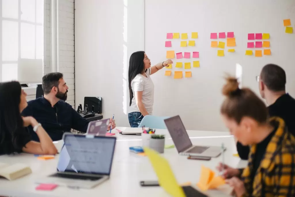 Améliorez votre e-réputation grâce à une agence de com