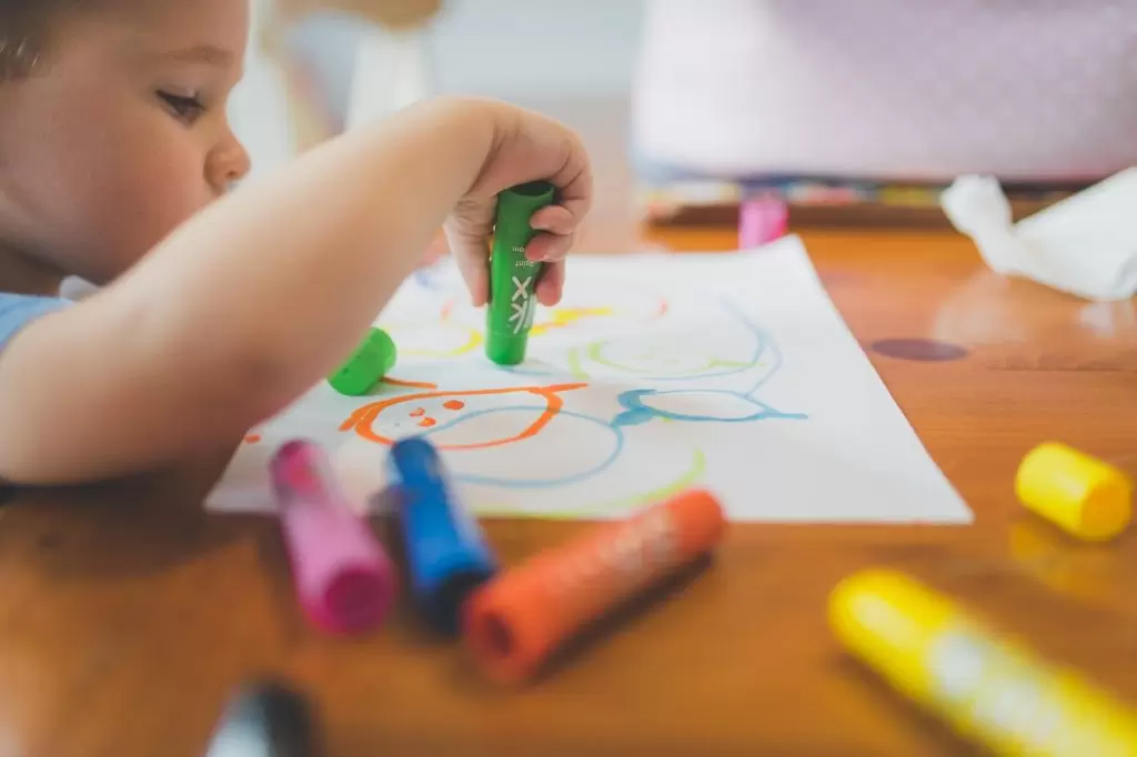 choisir les bons vêtements pour la crèche